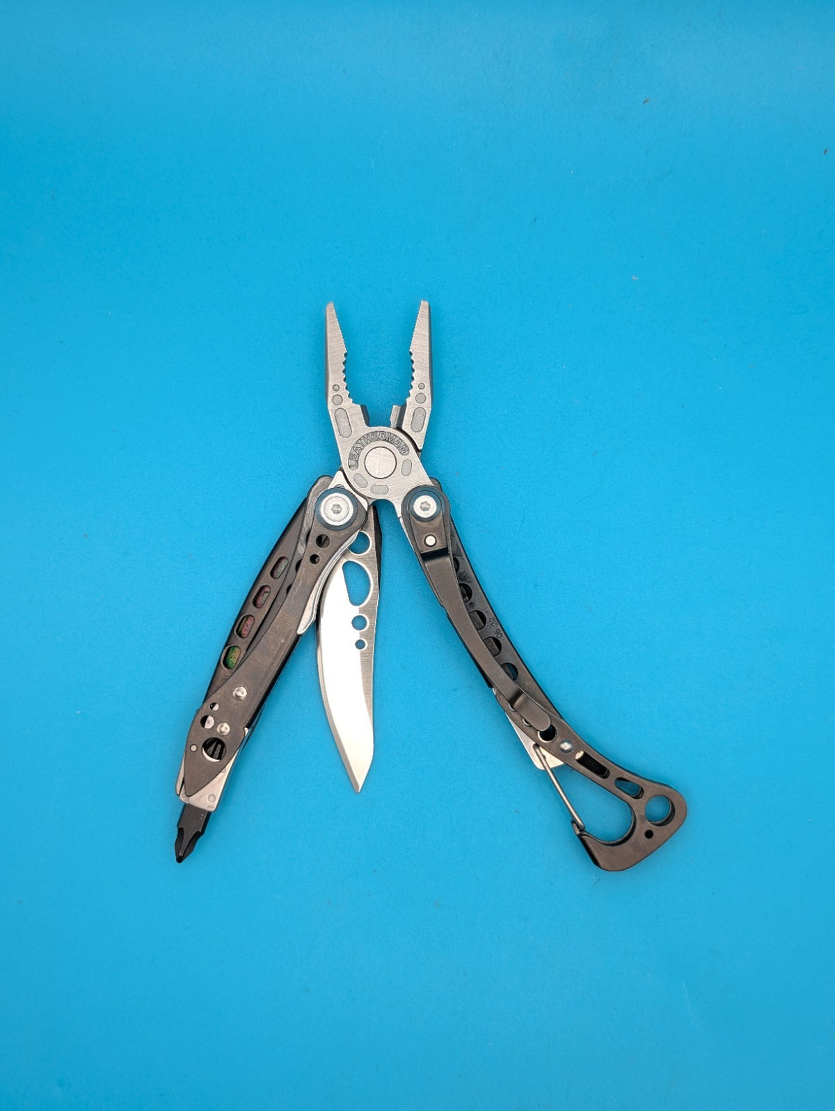 Leatherman Skeletool CX Multitool Plain Edge Knife!