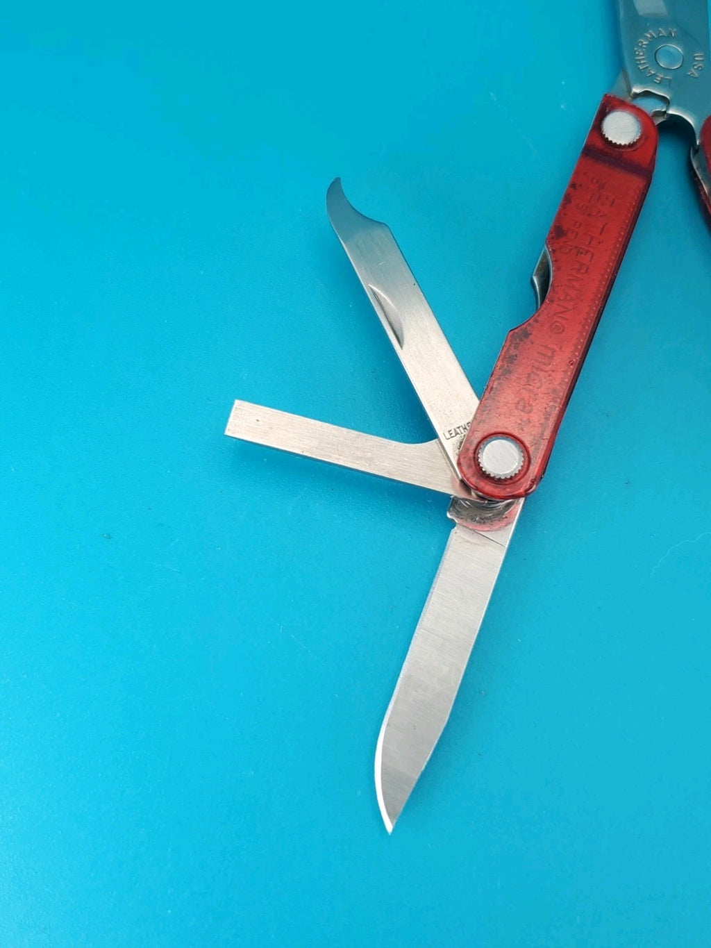 Leatherman Micra Multi-Tool, Knife, Scissors, Key Ring! RED CASE