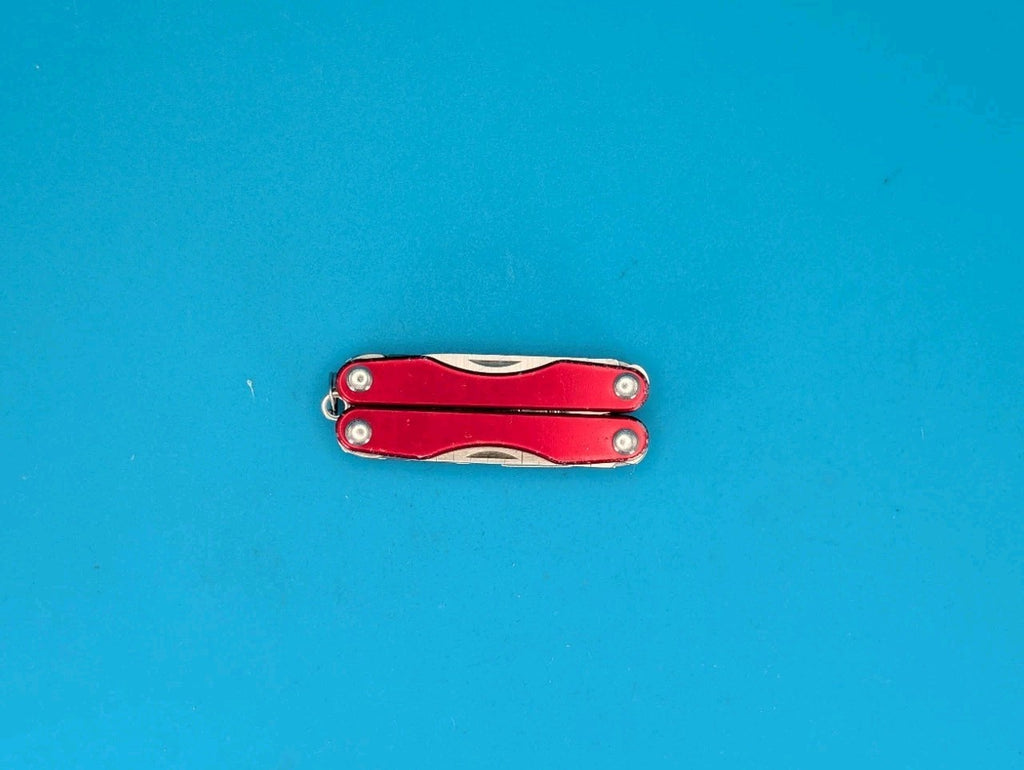 Leatherman "Squirt S4" Stainless Steel Multi Tool - RED!