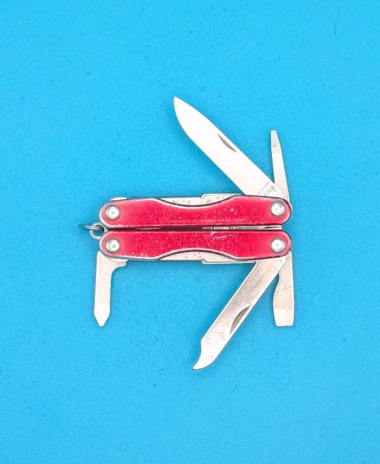 Leatherman "Squirt S4" Stainless Steel Multi Tool - RED!