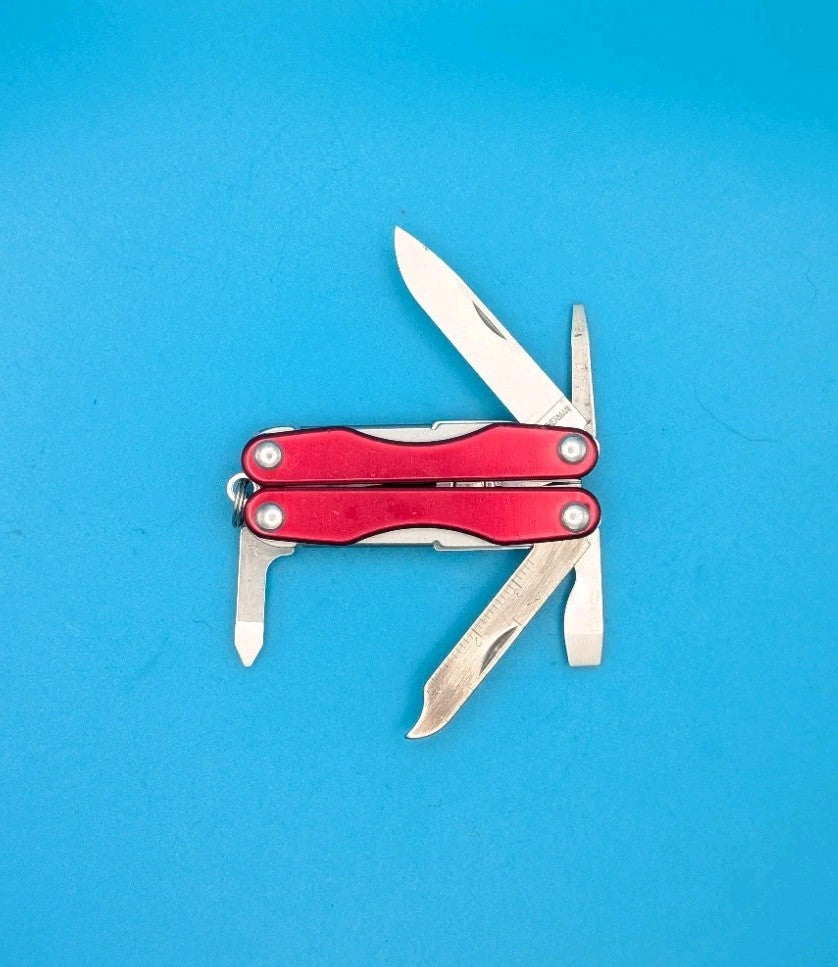 Leatherman "Squirt S4" Stainless Steel Multi Tool - RED!