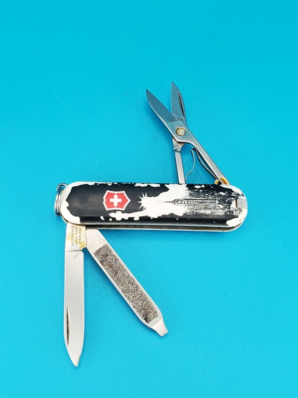 Victorinox Classic SD Swiss Army Knife New York Skyline Statue of Liberty!
