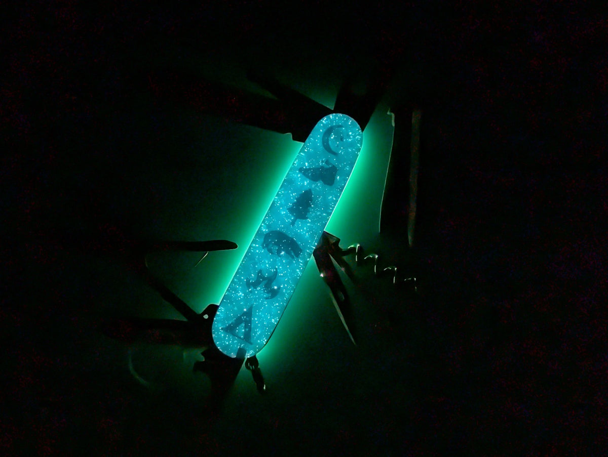 VICTORINOX EXPLORER GLOW IN THE DARK SWISS ARMY KNIFE MULTI TOOL!