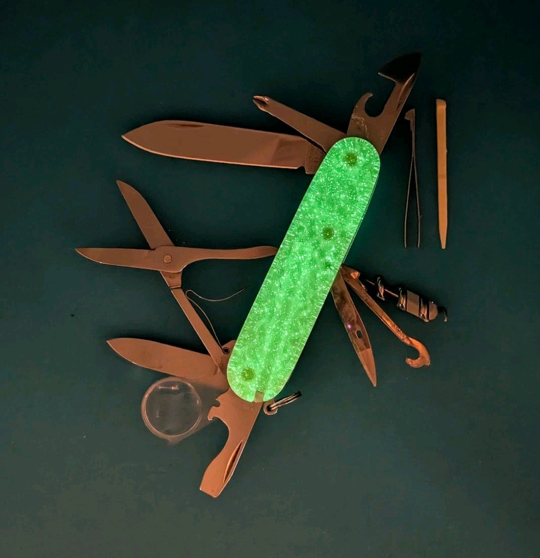 CUSTOM VICTORINOX EXPLORER GLOW IN THE DARK SWISS ARMY KNIFE MULTI TOOL! 91mm