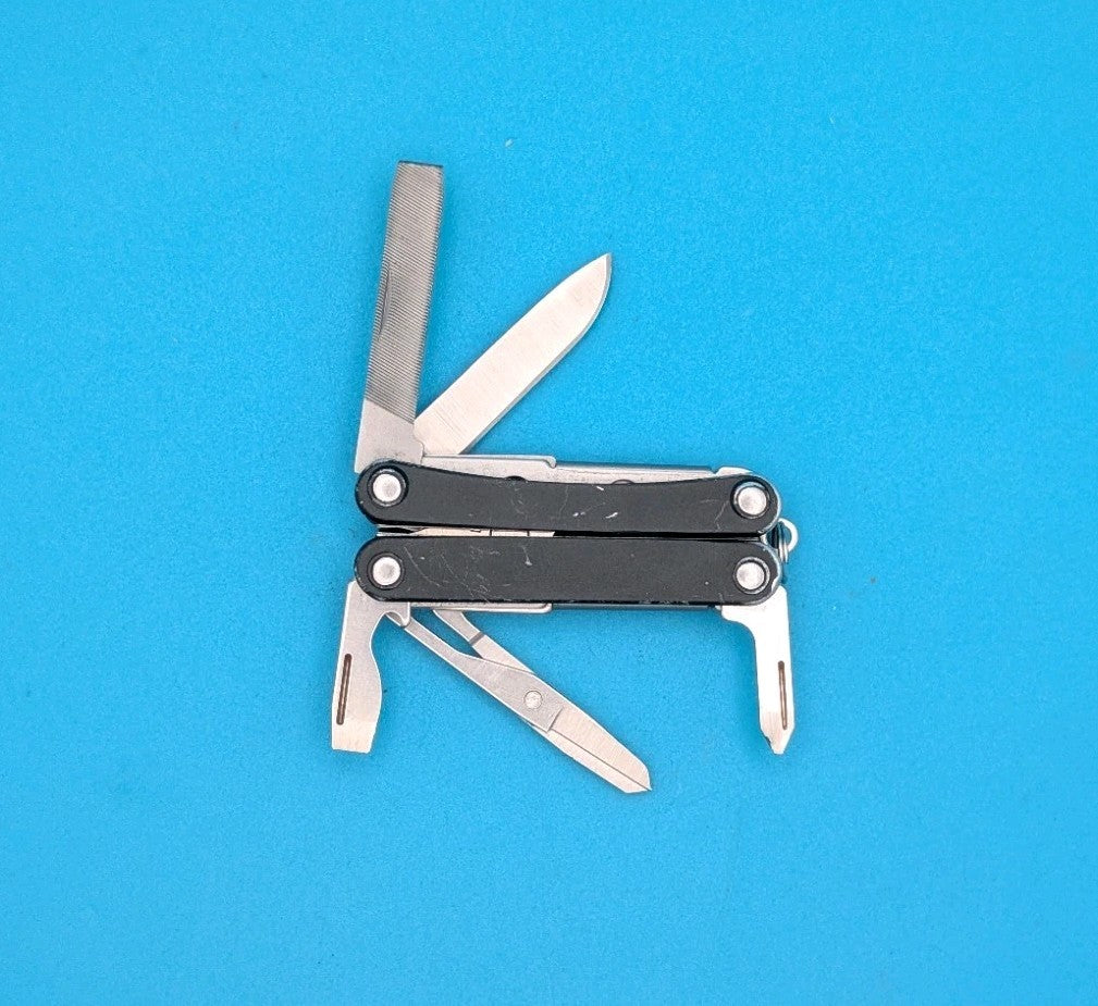 Leatherman SQUIRT PS4 Multi-Tool! BLACK! *broken scissors spring*