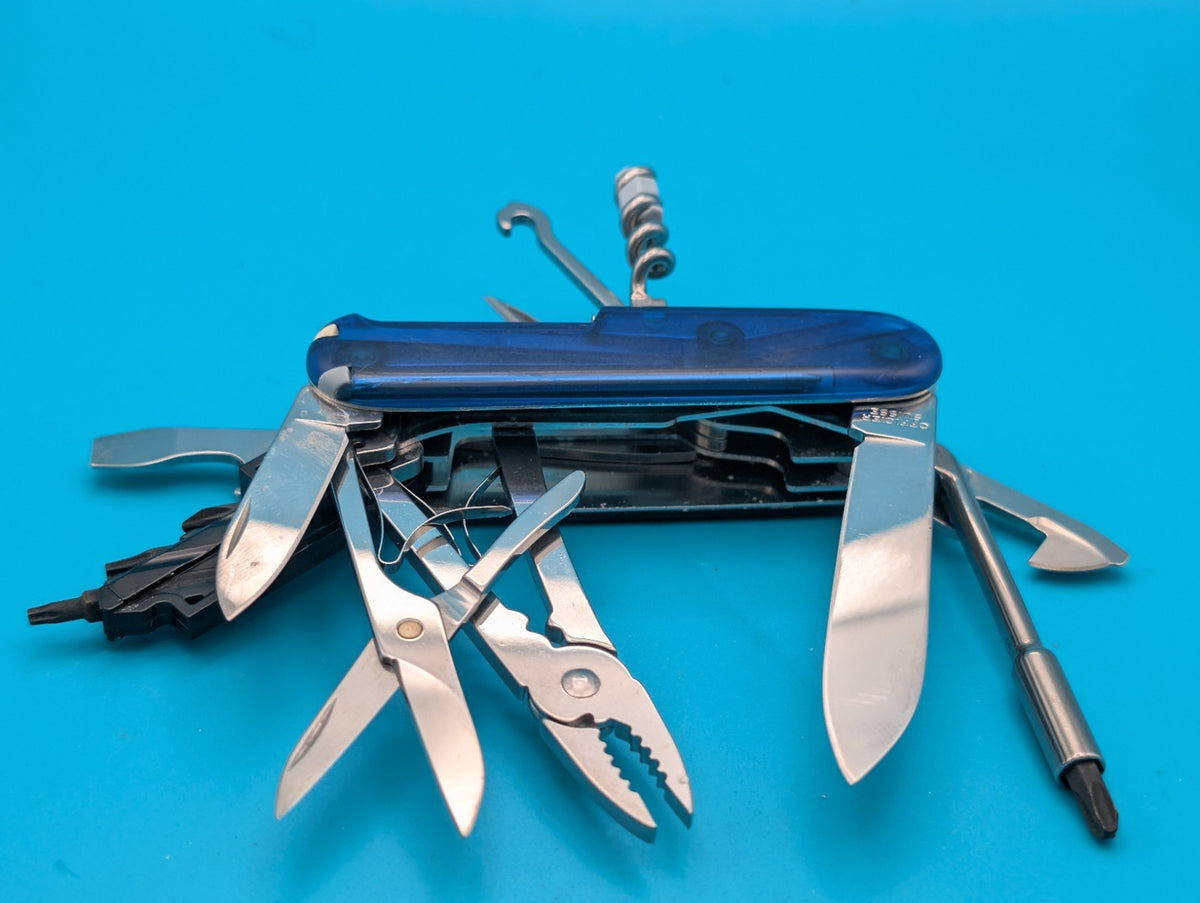 Victorinox Cybertool M (34) Swiss Army Knife Multi Tool! Blue! With Sheath!