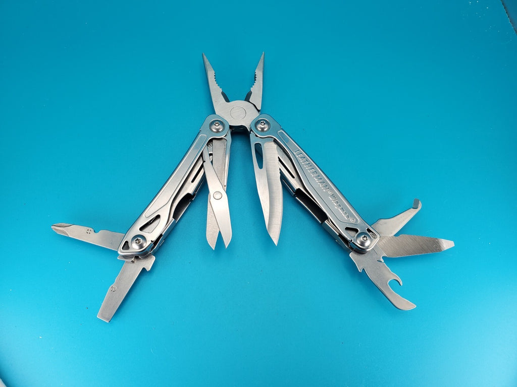 LEATHERMAN WINGMAN MULTI-TOOL! FAST SHIPPING! WITH SHEATH!