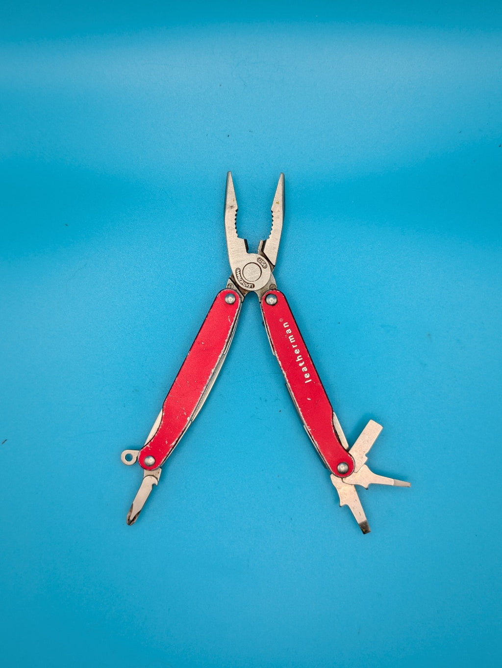 Leatherman Juice C2 Red Multi Tool! RETIRED! USED