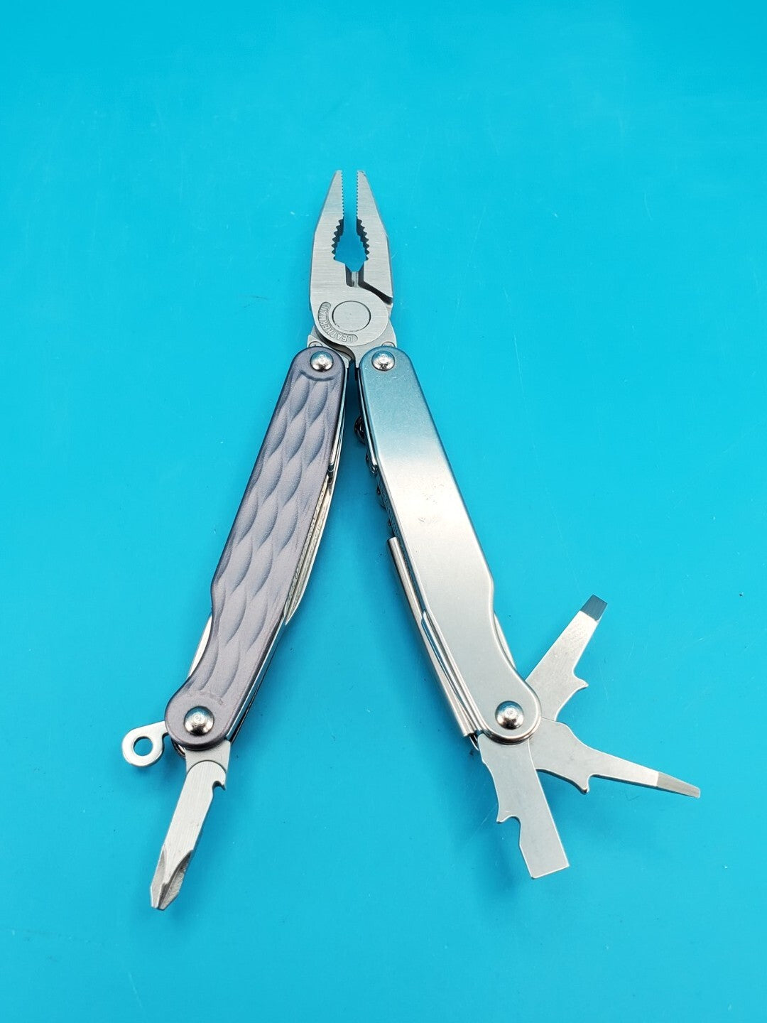 Leatherman Juice C2 Granite Gray Multi Tool! RETIRED! With Leather Sheath! MINT!
