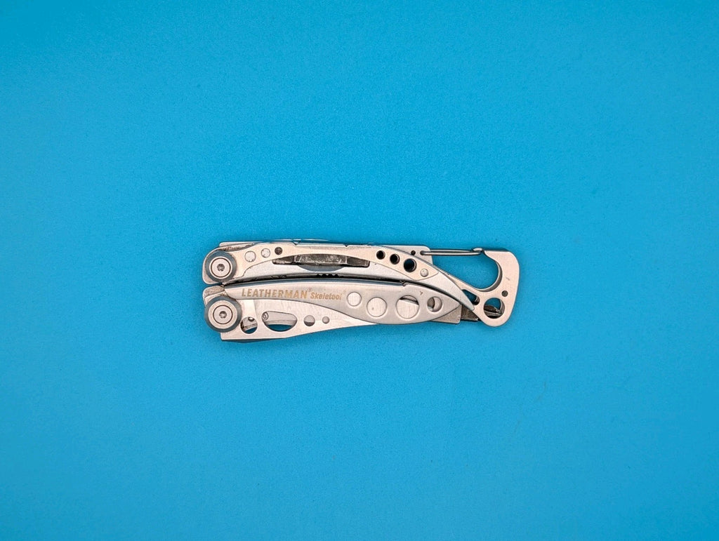 LEATHERMAN Skeletool Multi Tool - Combo Edge Blade Knife Pliers Carabiner!!!