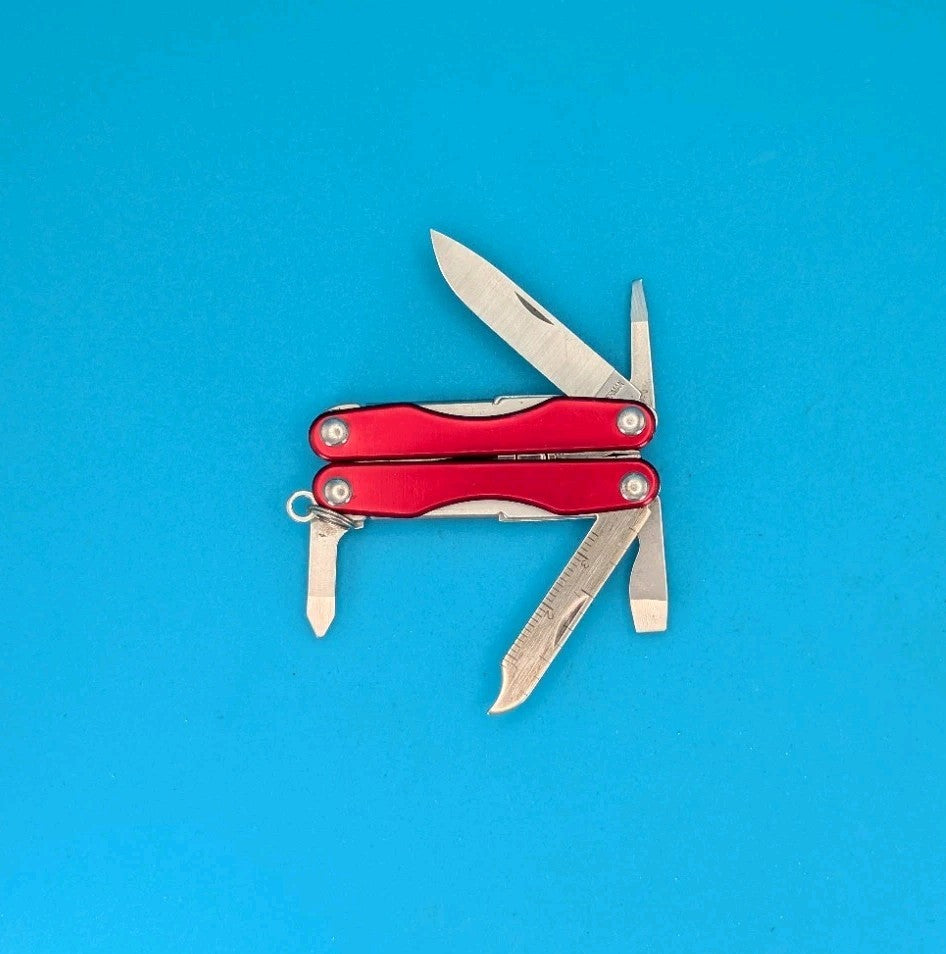 Leatherman Squirt S4 Multi-Tool, Key Ring, Retired, Red