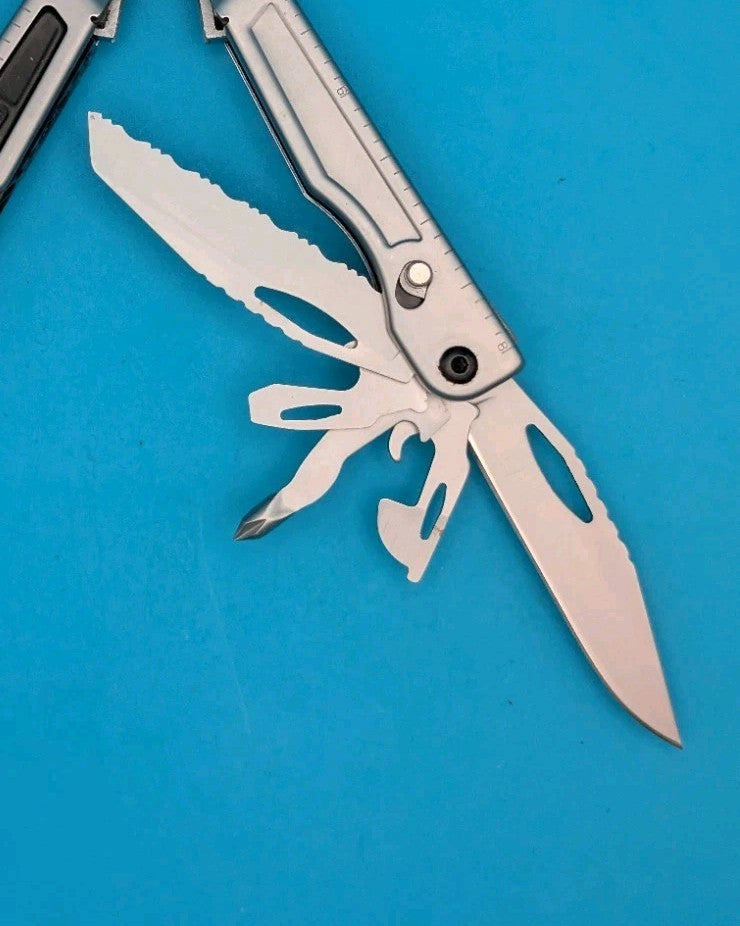 Retired SOG PowerPlay Knife Pliers Multi Tool!