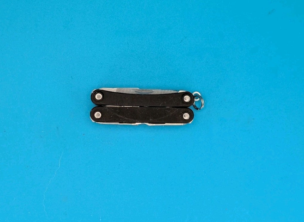 Leatherman Squirt PS4 Multi-Tool With Pliers Scissors Knife Black