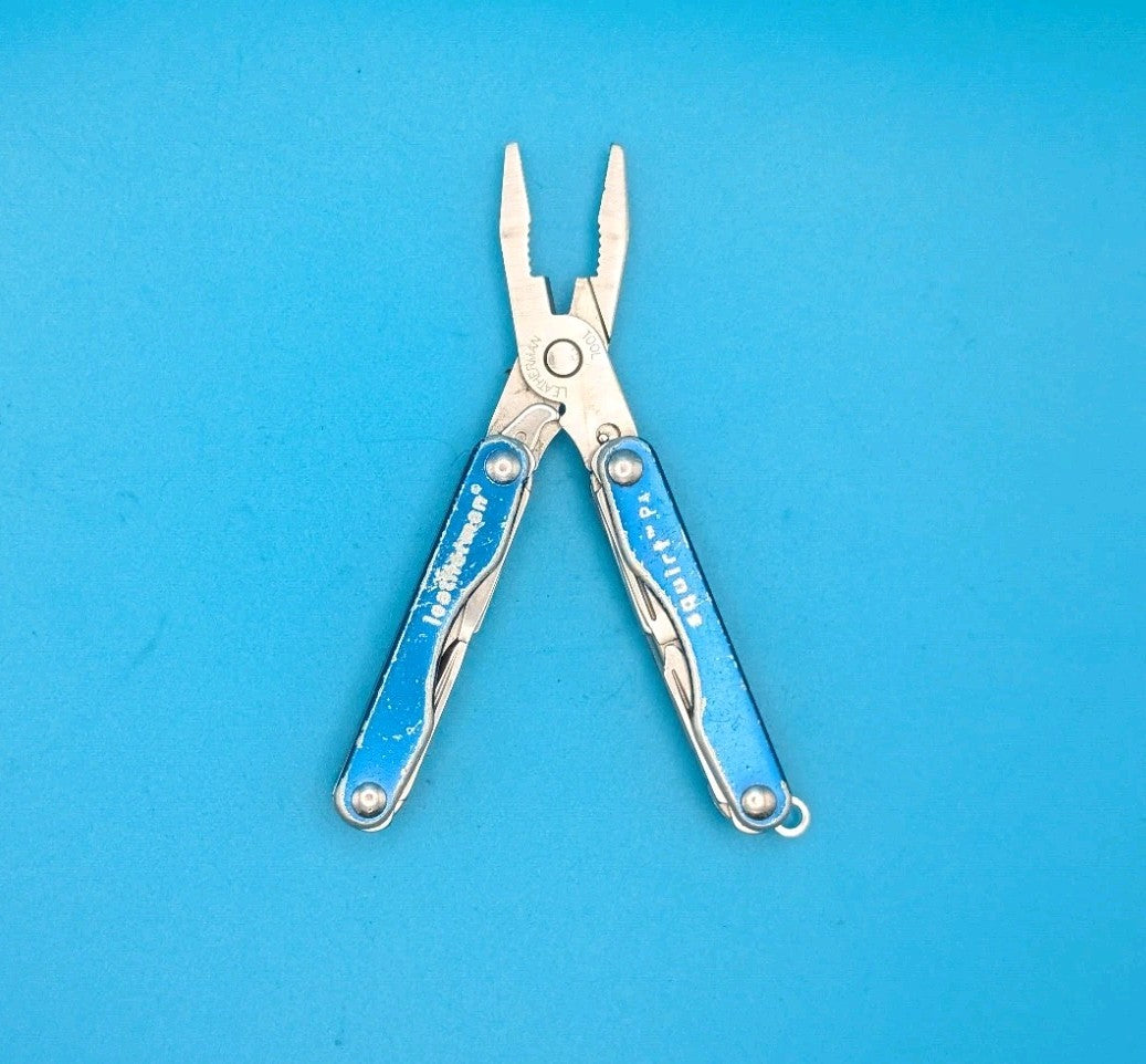 Leatherman Squirt P4 Multi-Tool, Key Ring, Retired, BLUE!