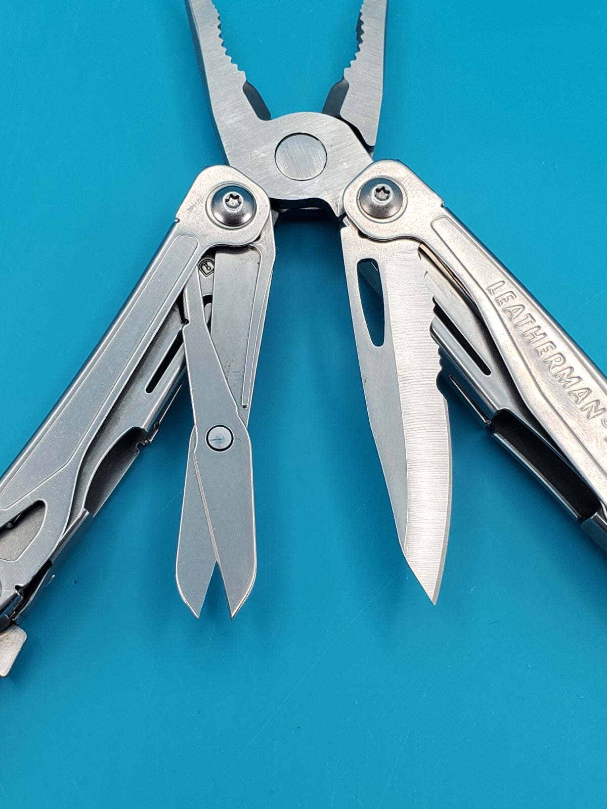 Leatherman Wingman Multi-Tool with Sheath