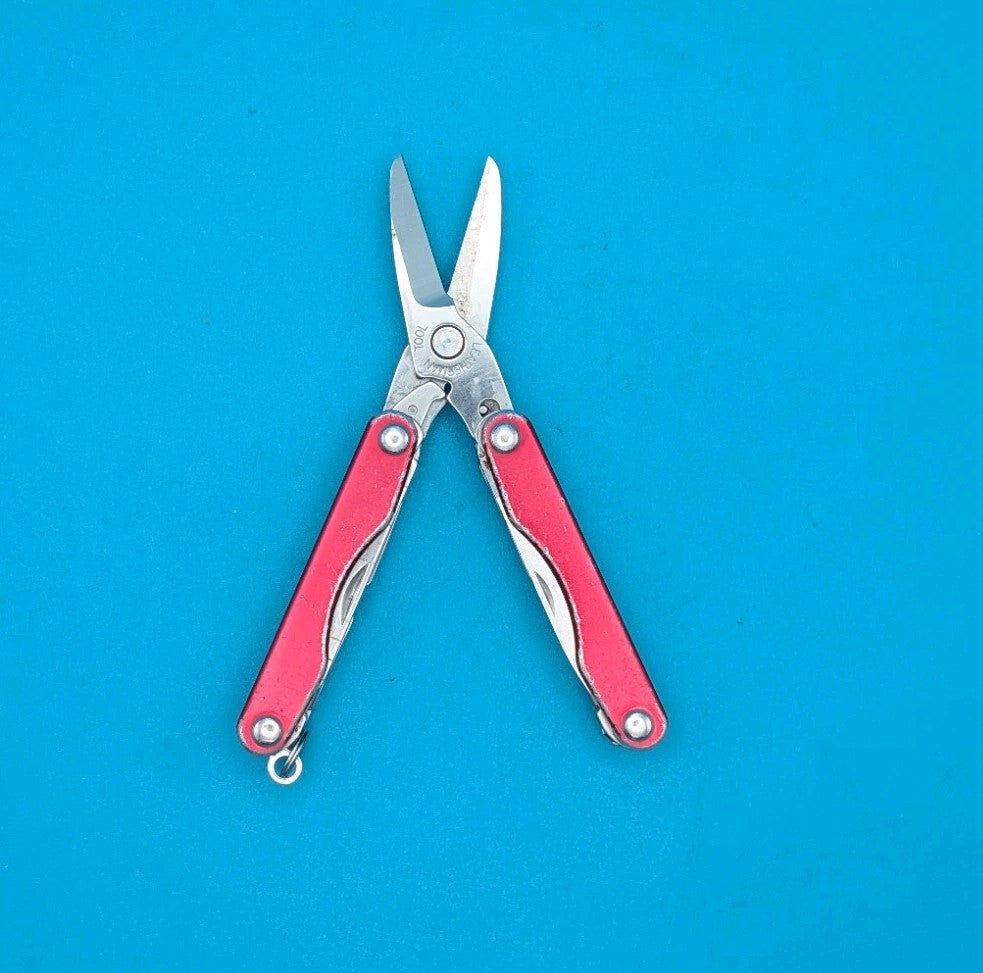 Leatherman Squirt S4 Multi-Tool, Key Ring, Retired, RED!