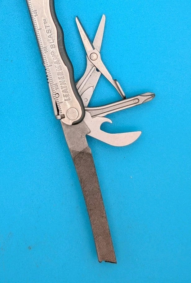 Leatherman BLAST Multi-Tool , Retired Multitool w/ Knife Pliers!
