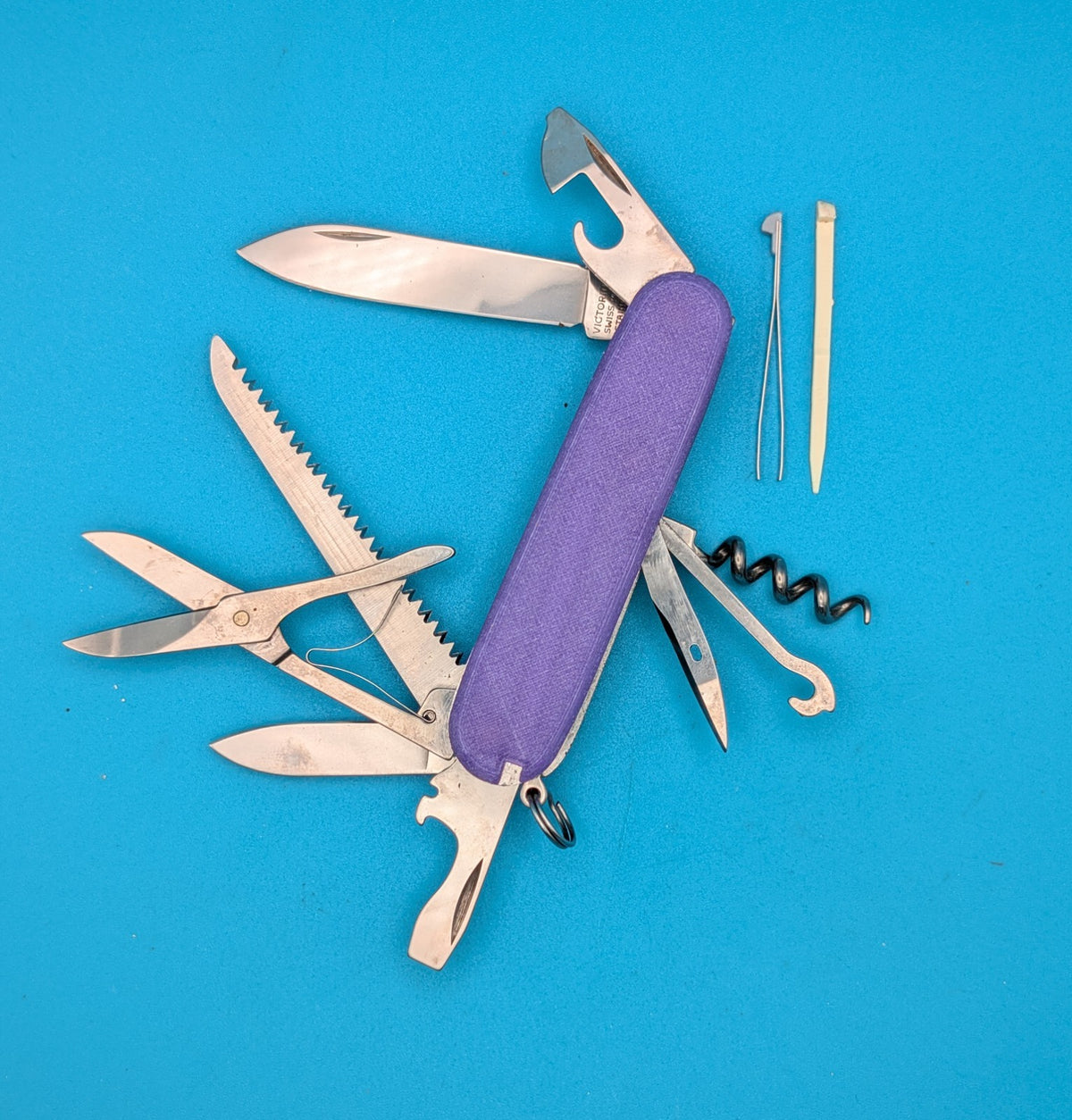 Victorinox Huntsman Electric Purple Glow in the Dark Swiss Army Knife! 91mm