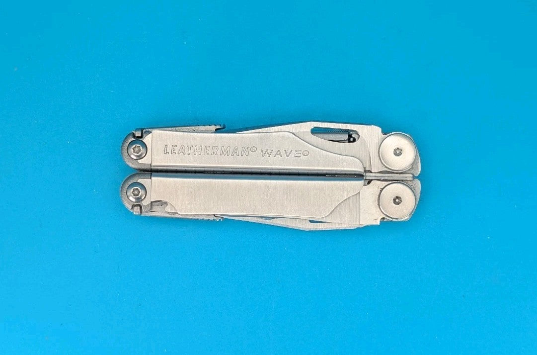 Leatherman Wave Multi Tool! Stainless! Retired! Free Shipping! WITH SHEATH!