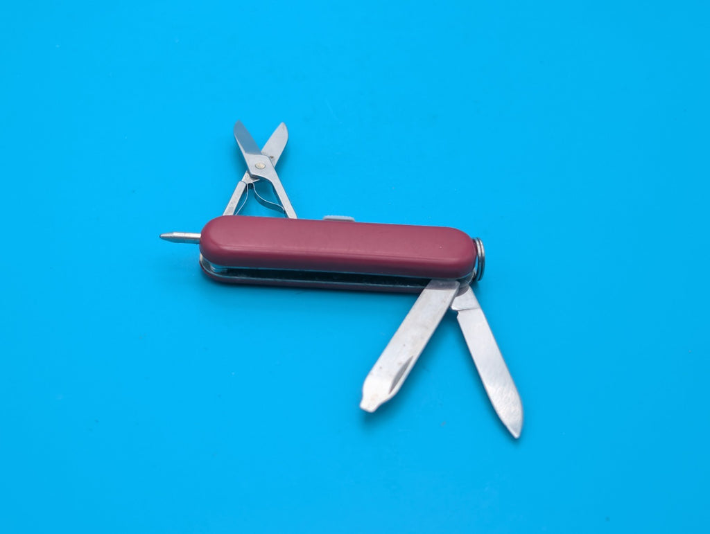 Victorinox Signature Swiss Army Knife Multi Tool! Red!