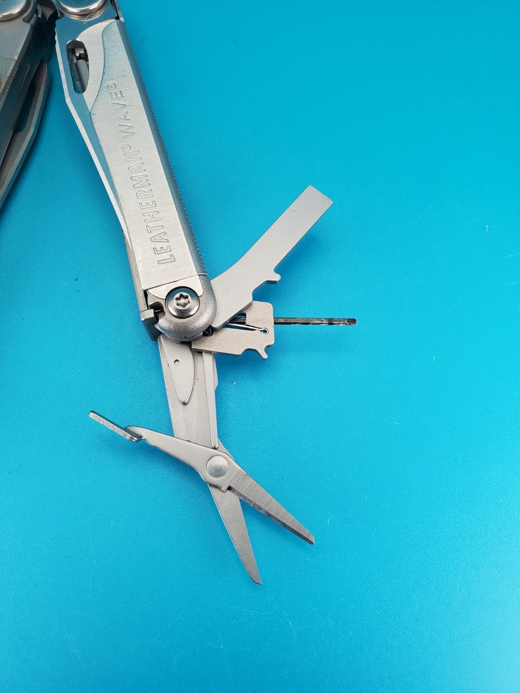 Leatherman Wave Multi Tool! Stainless! Retired! Free Shipping! Excellent!