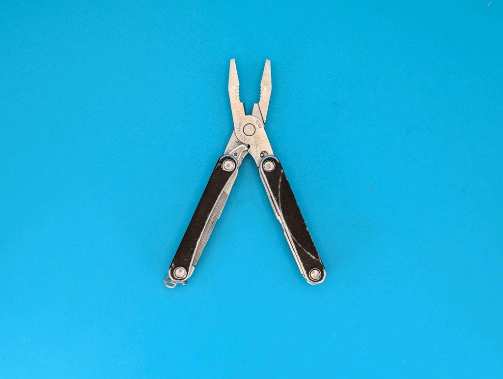 Leatherman Squirt PS4 Multi-Tool With Pliers Scissors Knife Black
