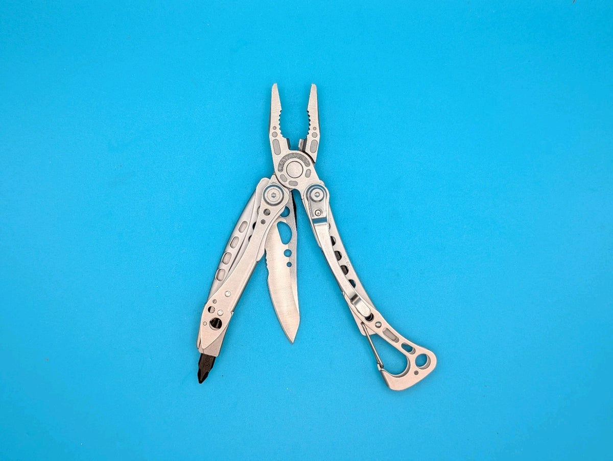 LEATHERMAN Skeletool Multi Tool - Combo Edge Blade Knife Pliers Carabiner!!!
