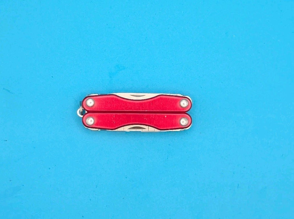 Leatherman Squirt S4 Multi-Tool, Key Ring, Retired, RED!