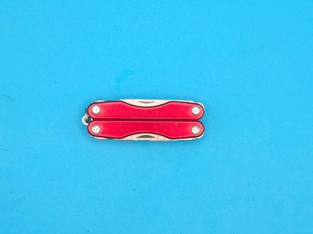 Leatherman Squirt S4 Multi-Tool, Key Ring, Retired, RED!