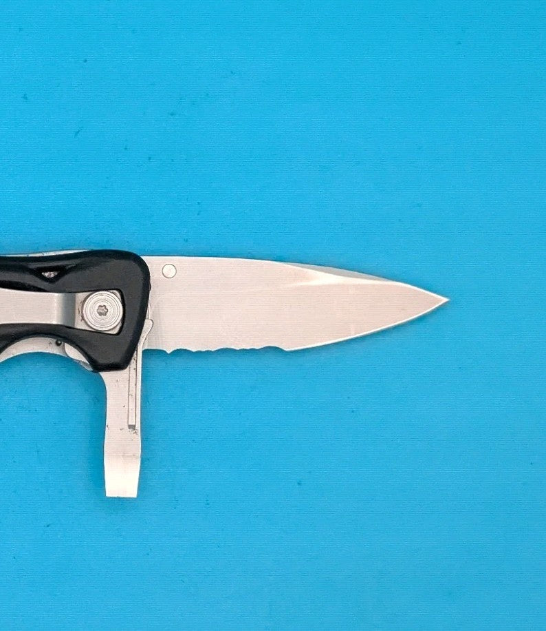 Retired Leatherman E303 Knife Screwdriver Multi-Tool w/Carabiner!