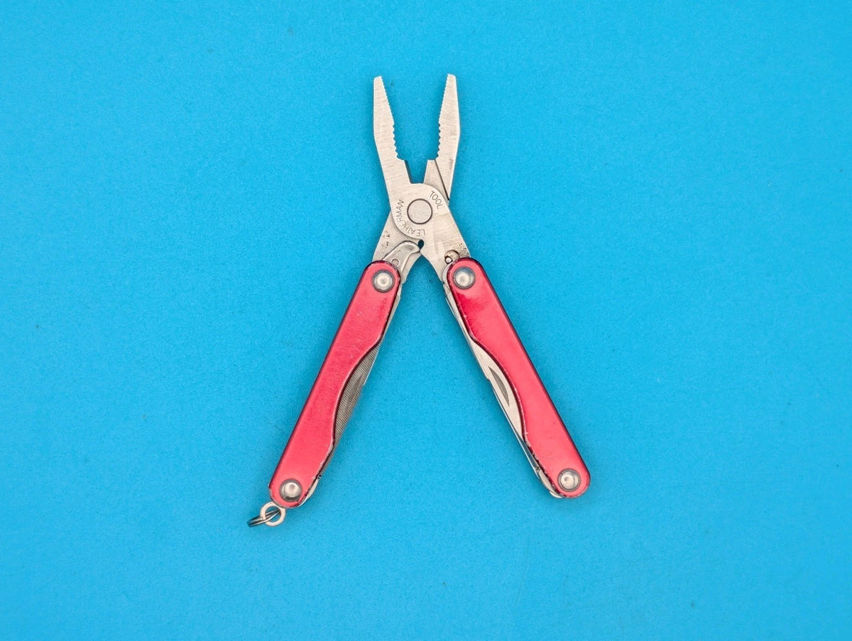 Leatherman Squirt P4 Multi-Tool, Key Ring, Retired, RED!