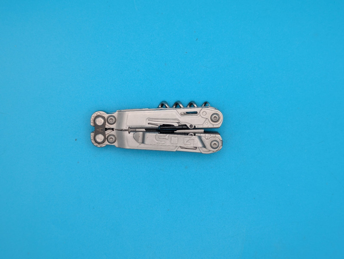 SOG Powerlitre Screwdriver Corkscrew Needlenose Pliers Knife Multi Tool! Silver