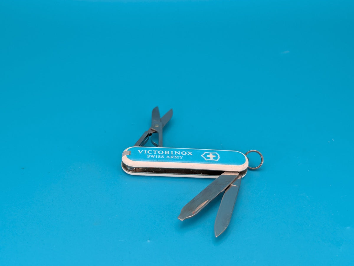 Victorinox Classic Swiss Army Knife Multi Tool! Diamond Cultivate! 58mm