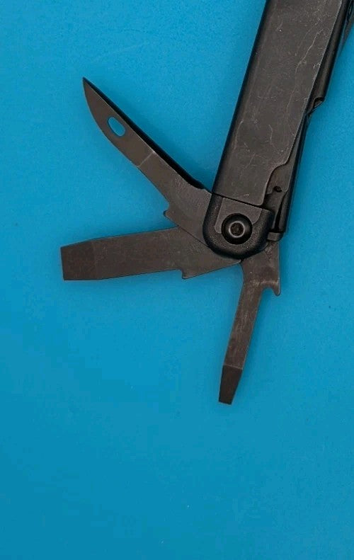 Leatherman Surge Heavy Duty Multi-Tool! GOOD WORKING CONDITION! BLACK OXIDE!