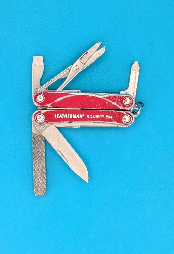 Leatherman SQUIRT PS4 Multi-Tool With Pliers Scissors Knife RED!