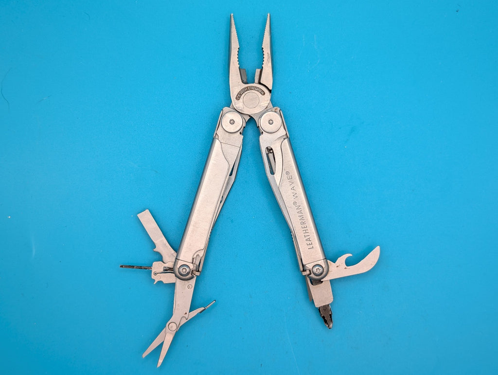 Leatherman Wave Multi Tool! Stainless! Retired! Free Shipping!