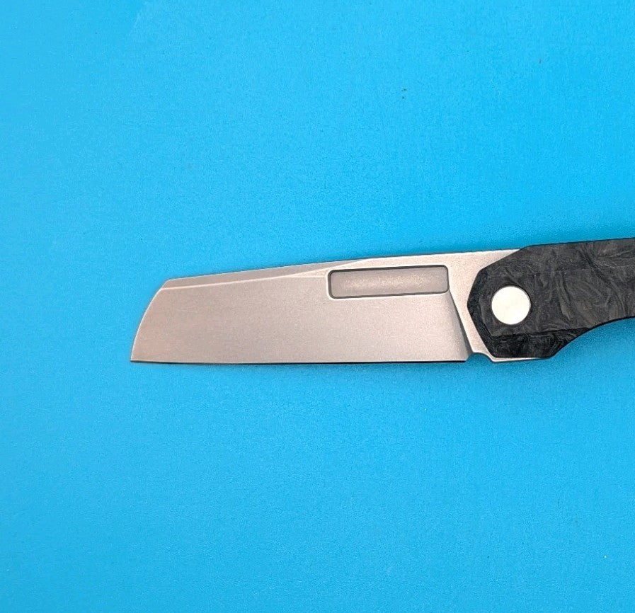 Vero Engineering Neuron, Marbled Carbon Fiber Handle, Belt Satin M390