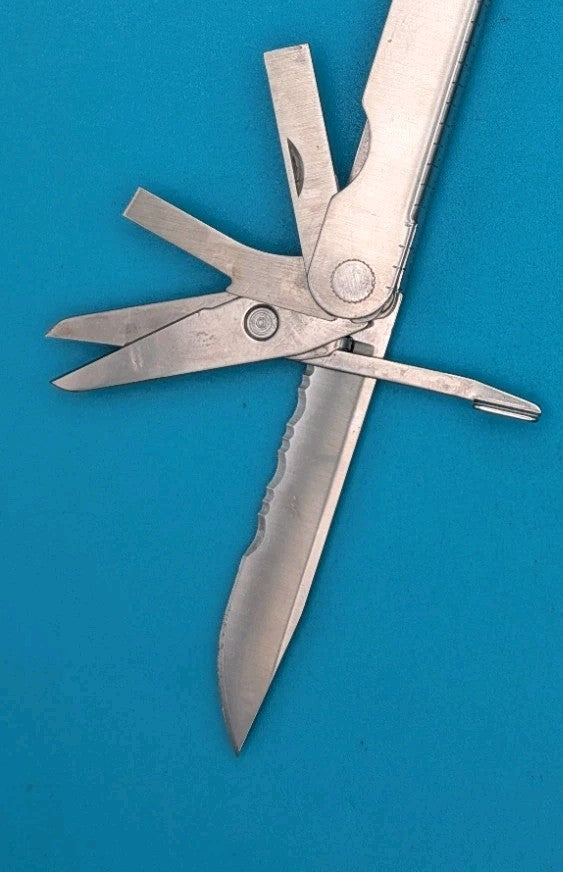 Leatherman PST 2 Multi Tool! 05/00 date stamp! Fast Shipping!