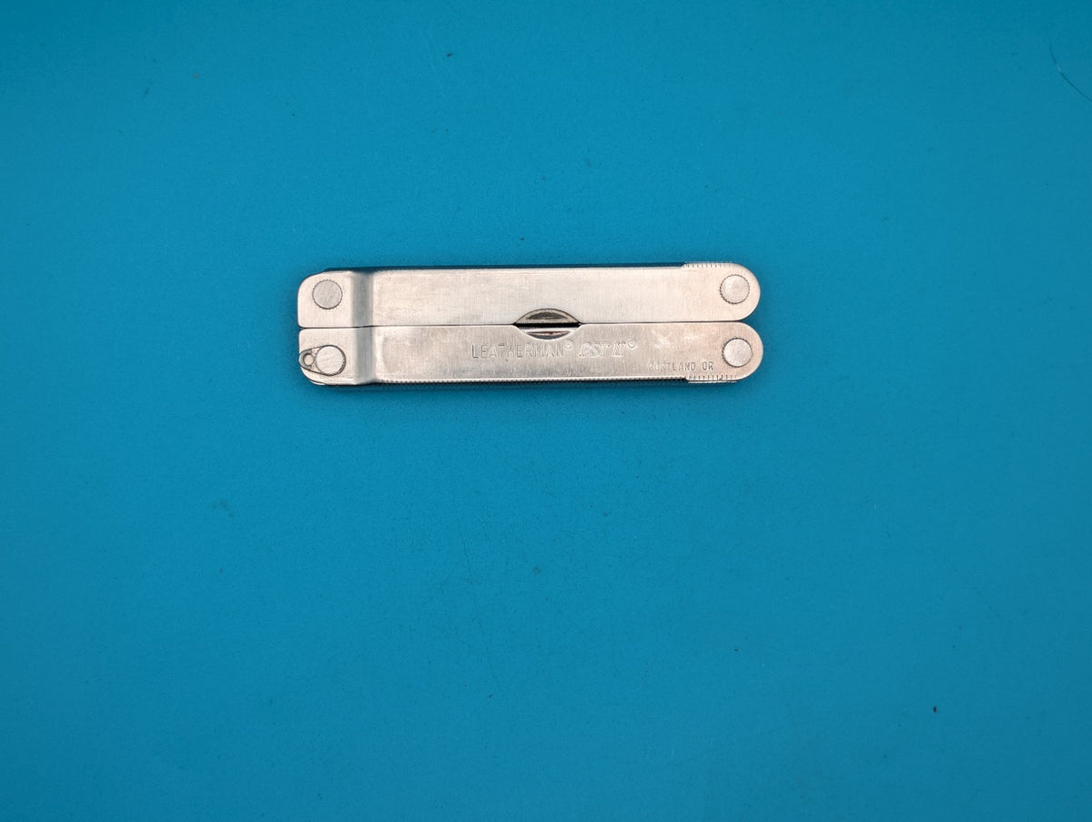 Leatherman PST 2 Multi Tool! 05/00 date stamp! Fast Shipping!