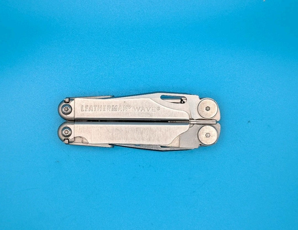 Leatherman Wave Multi Tool! Stainless! Retired! Free Shipping! With Sheath!
