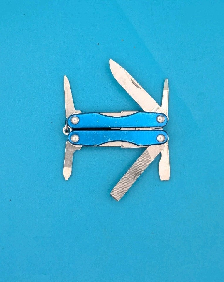 Leatherman Squirt P4 Multi-Tool, Key Ring, Retired, BLUE!
