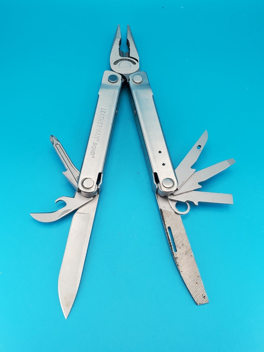 LEATHERMAN Bond Multitool, Stainless Steel Everyday Tool! With Sheath!