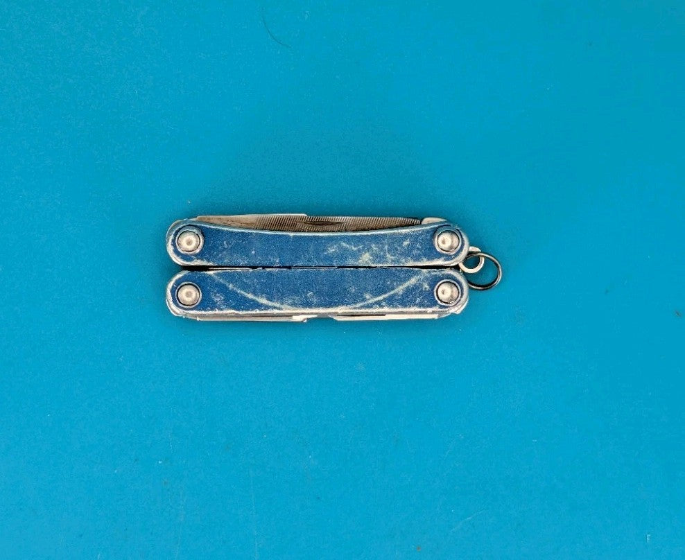 Leatherman Squirt PS4 Multi-Tool With Pliers Scissors Knife Blue