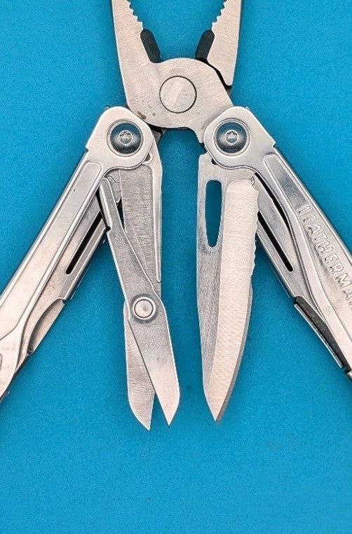 LEATHERMAN WINGMAN MULTI-TOOL! FAST SHIPPING!