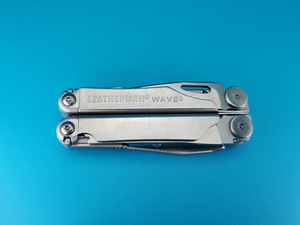 Leatherman Wave Multi Tool! Stainless! Retired! Free Shipping! With Sheath!