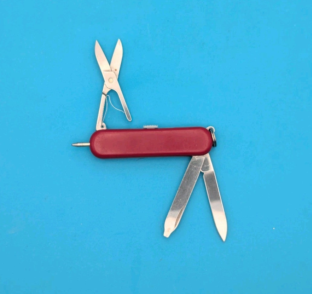 Victorinox Signature Swiss Army Knife Multi Tool! Red!