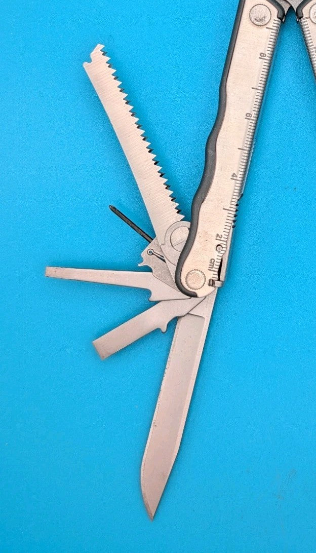 Leatherman BLAST Multi-Tool , Retired Multitool w/ Knife Pliers!