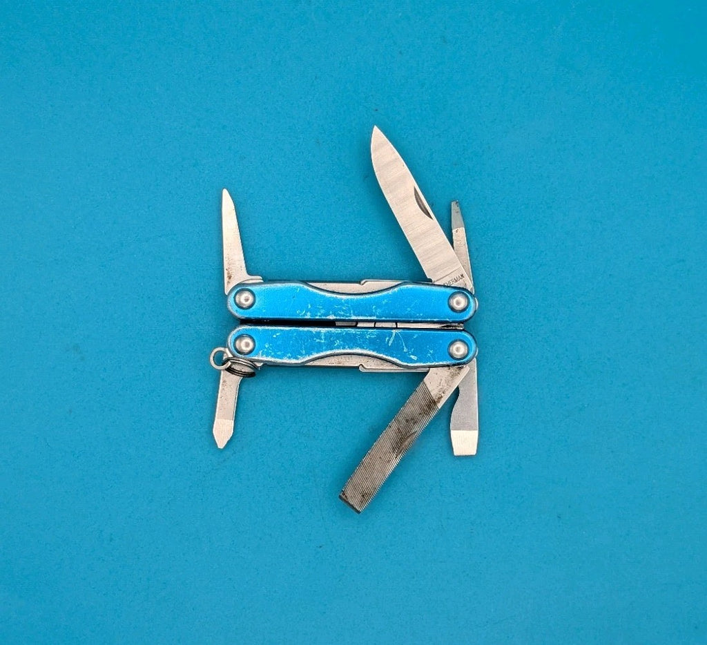 Leatherman Squirt P4 Multi-Tool, Key Ring, Retired, BLUE!