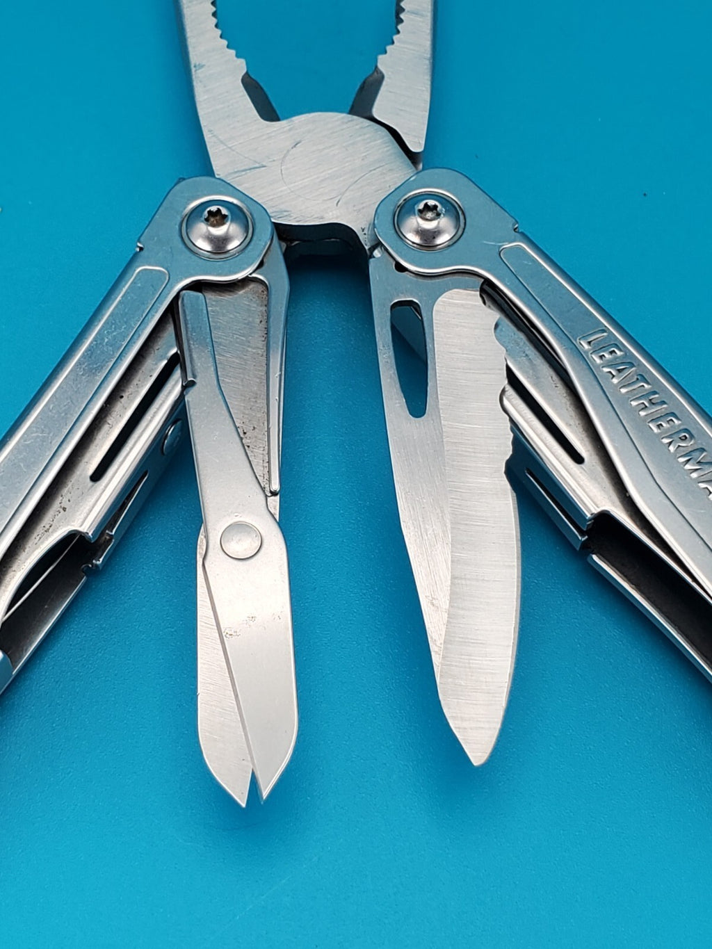 LEATHERMAN WINGMAN MULTI-TOOL! FAST SHIPPING!