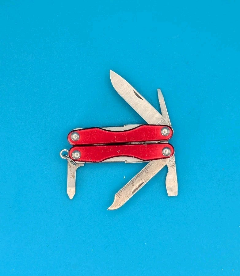 Leatherman Squirt S4 Multi-Tool, Key Ring, Retired, RED!